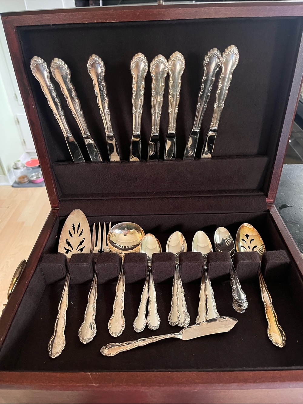 Ornate Silver-Plated Flatware Set Elegant Silver Finish, Roger’s